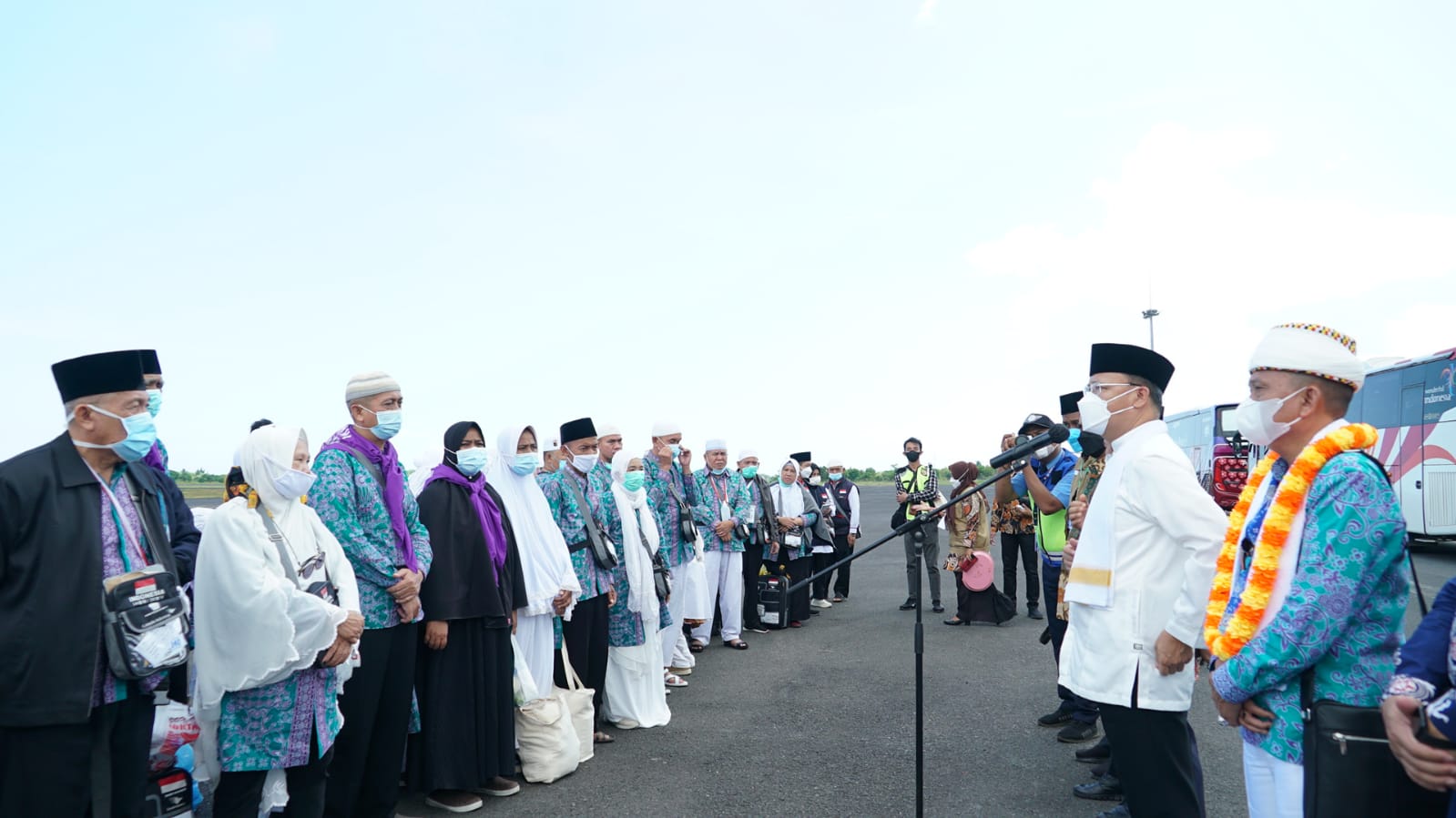 Gubernur Rohidin Sambut Kepulangan Jemaah Haji