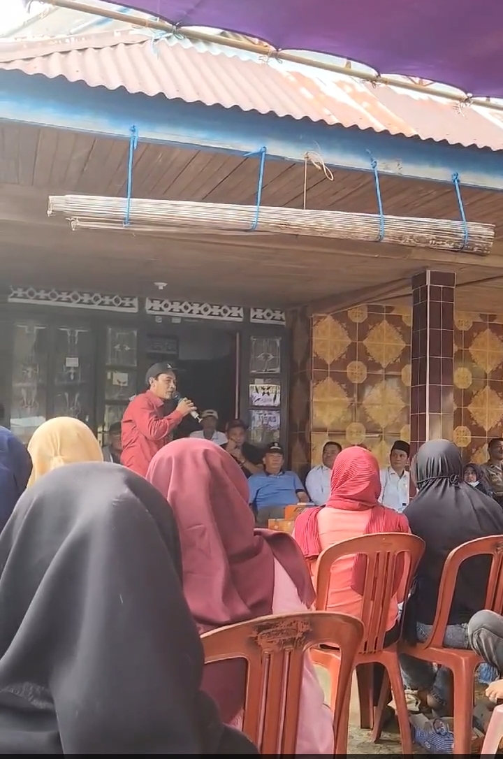 Warga saat menyampaikan aspirasi 