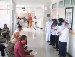  Tim PKRS dan Tim Rehab Medik RSUD Harapan dan Doa Kota Bengkulu.